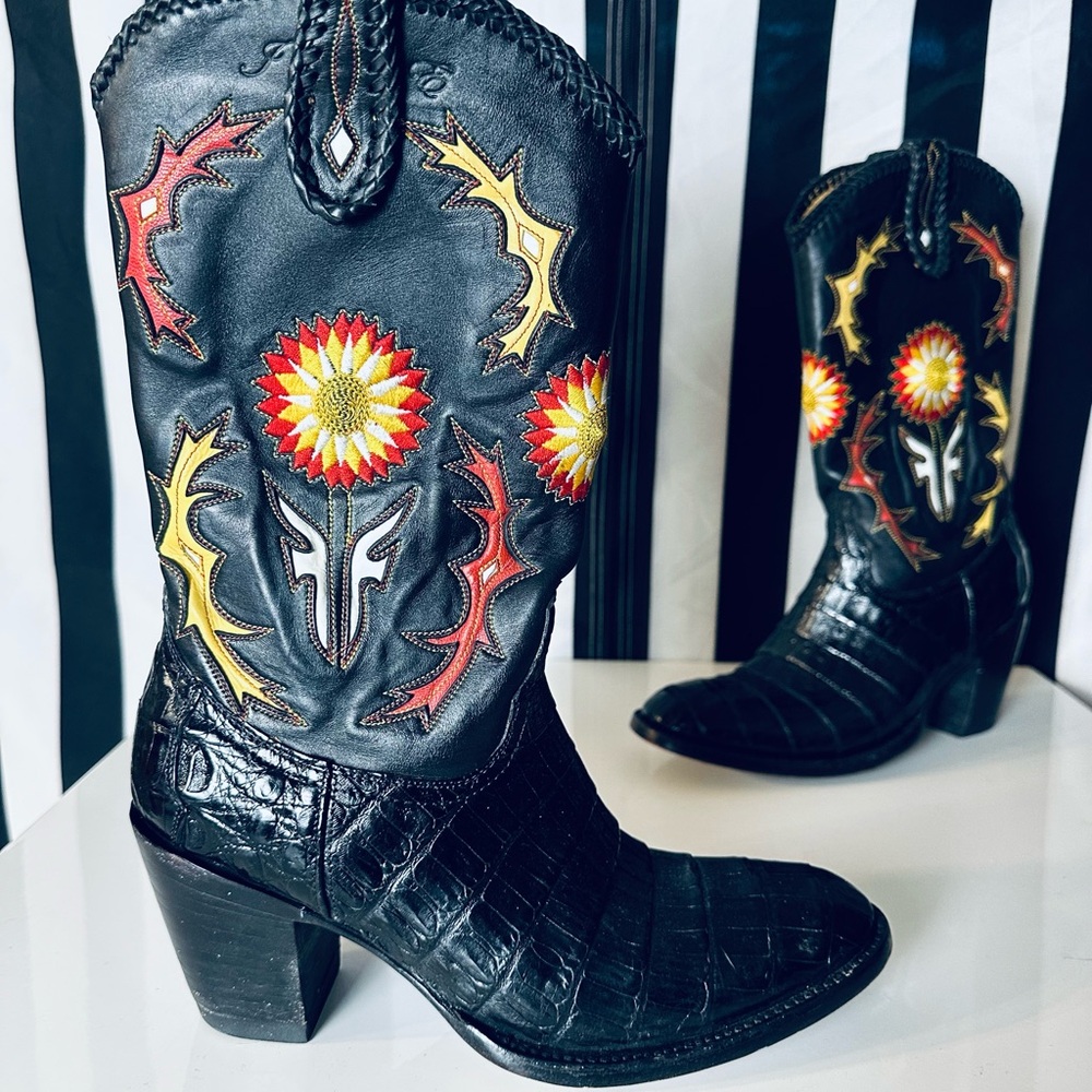 FRYE Jenifer Estess Limited Edition Black Leather Embroidered Cowgirl Boots
